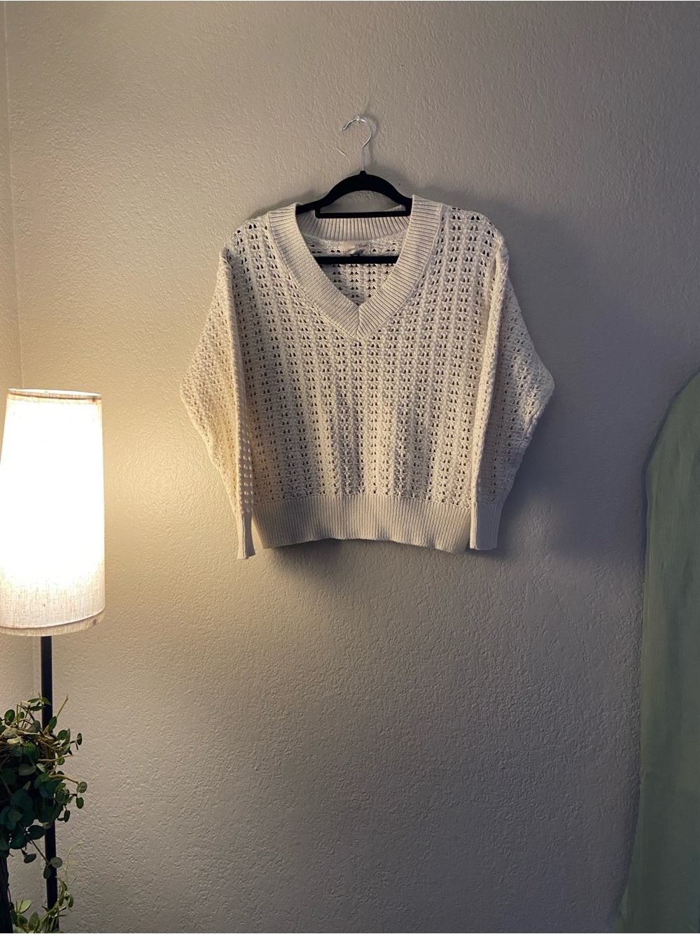 Universal Thread Cream Open‑Knit V‑Neck Sweater EUC Large